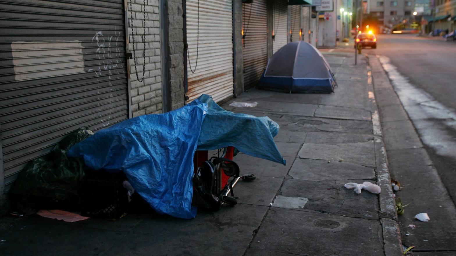 People sleep on the footpath in Los Angeles, California, on April 19, 2006. (Photo: David McNew, Getty Images)