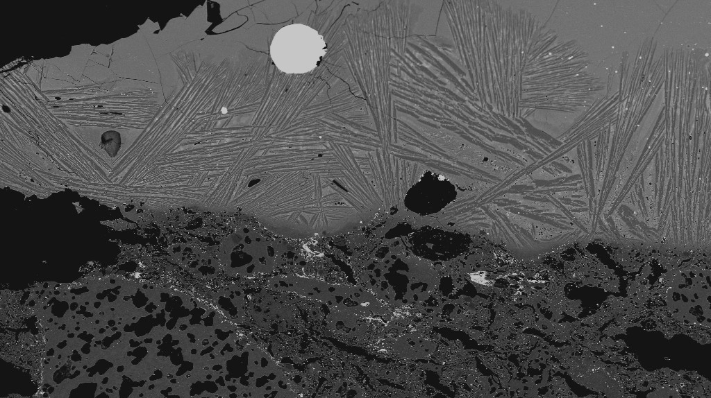 Microscopic image showing a rounded steel fragment trapped in slag. (Image: Rahil Alipour/UCL Archaeology)
