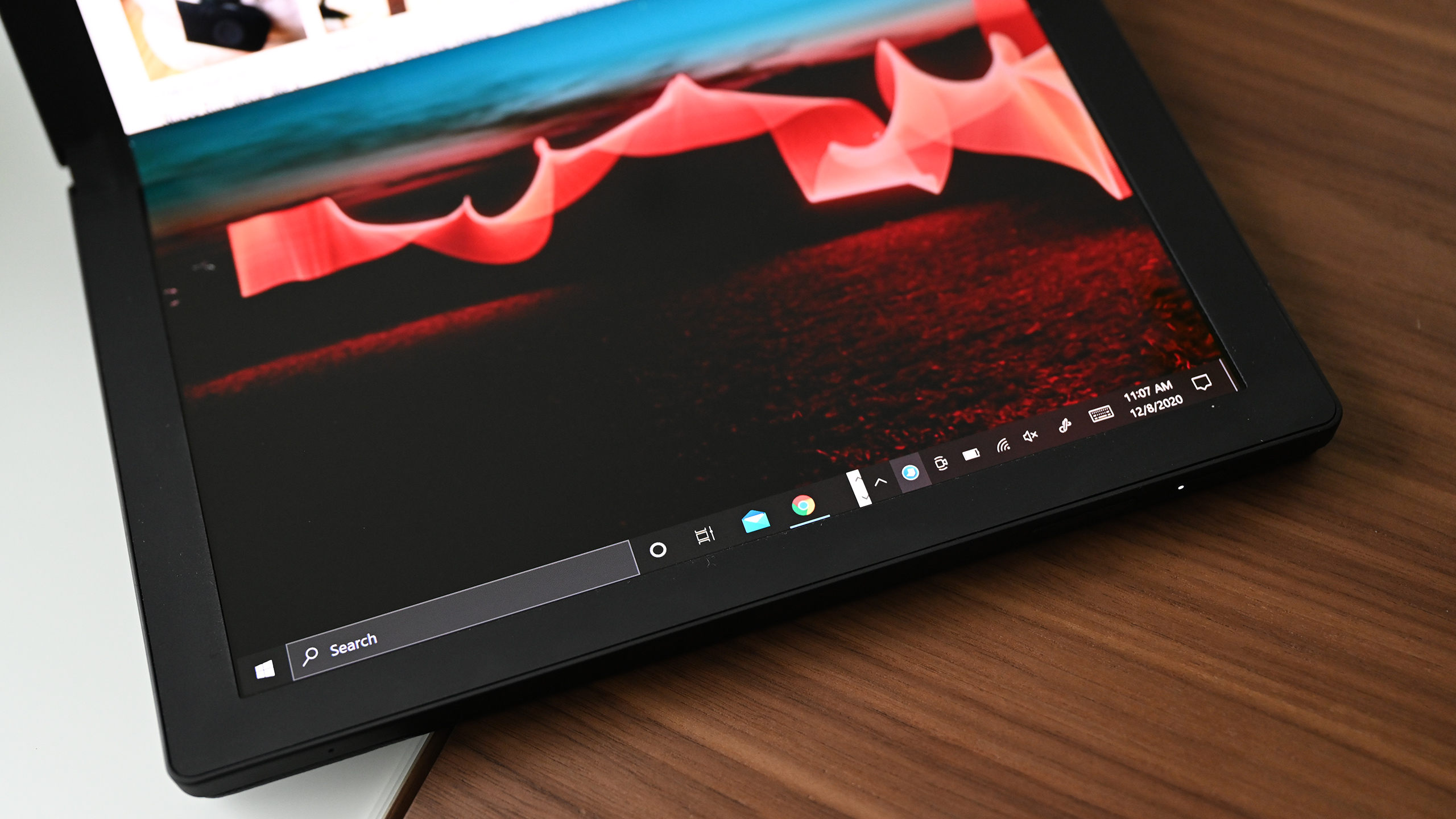 Because of the extra system tray icons and the X1 Fold's limited width in laptop mode, there's almost no space to see app icons.  (Photo: Sam Rutherford/Gizmodo)