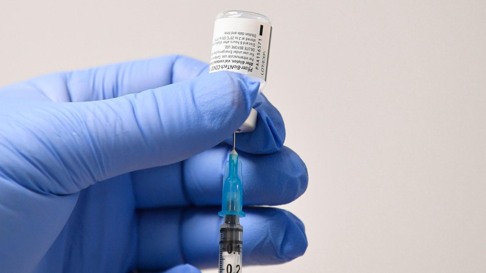 A member of staff uses a needle and a vial of Pfizer-BioNTech Covid-19 vaccine to prepare a dose at a vaccination health centre in Cardiff, South Wales' on December 8, 2020. (Photo: Justin Tallis, Getty Images)