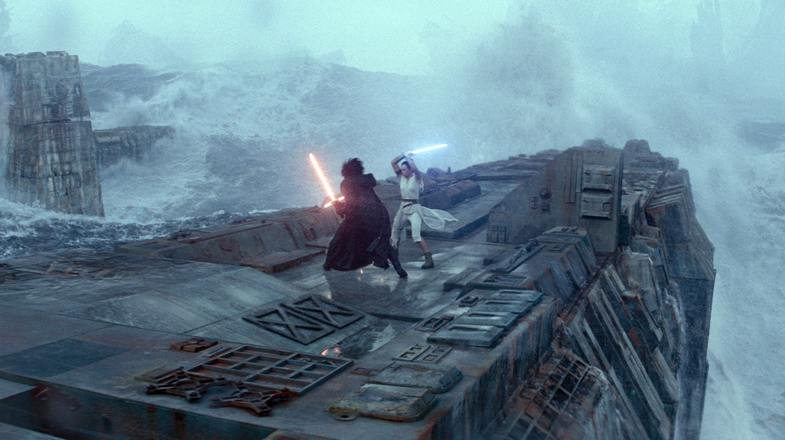 Rey and Kylo Ren, fighting it out.  (Image: Disney/Lucasfilm)