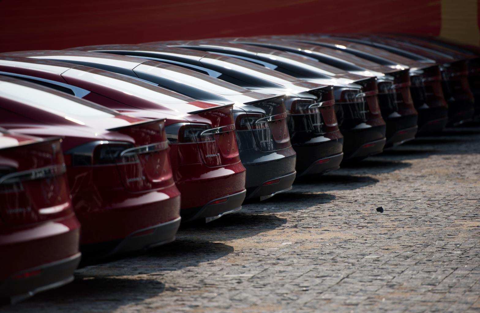 This picture taken on March 17, 2015, shows Tesla Model S vehicles parked outside a car dealership in Shanghai.  (Photo: Johannes Eisele, Getty Images)