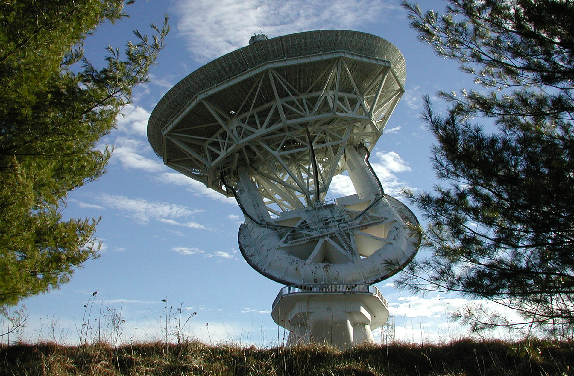 The 42.67 m telescope at the Green Bank Observatory.  (Image: Green Bank Observatory)
