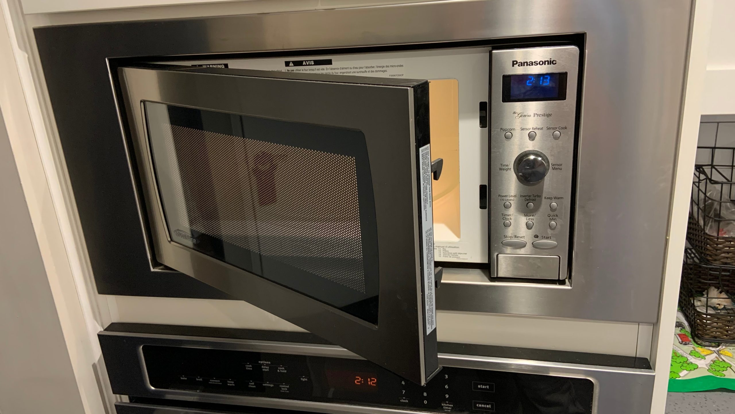 Behold, my microwave oven, and not the microwave oven responsible for the so-called perytons. (Image: George Dvorsky)
