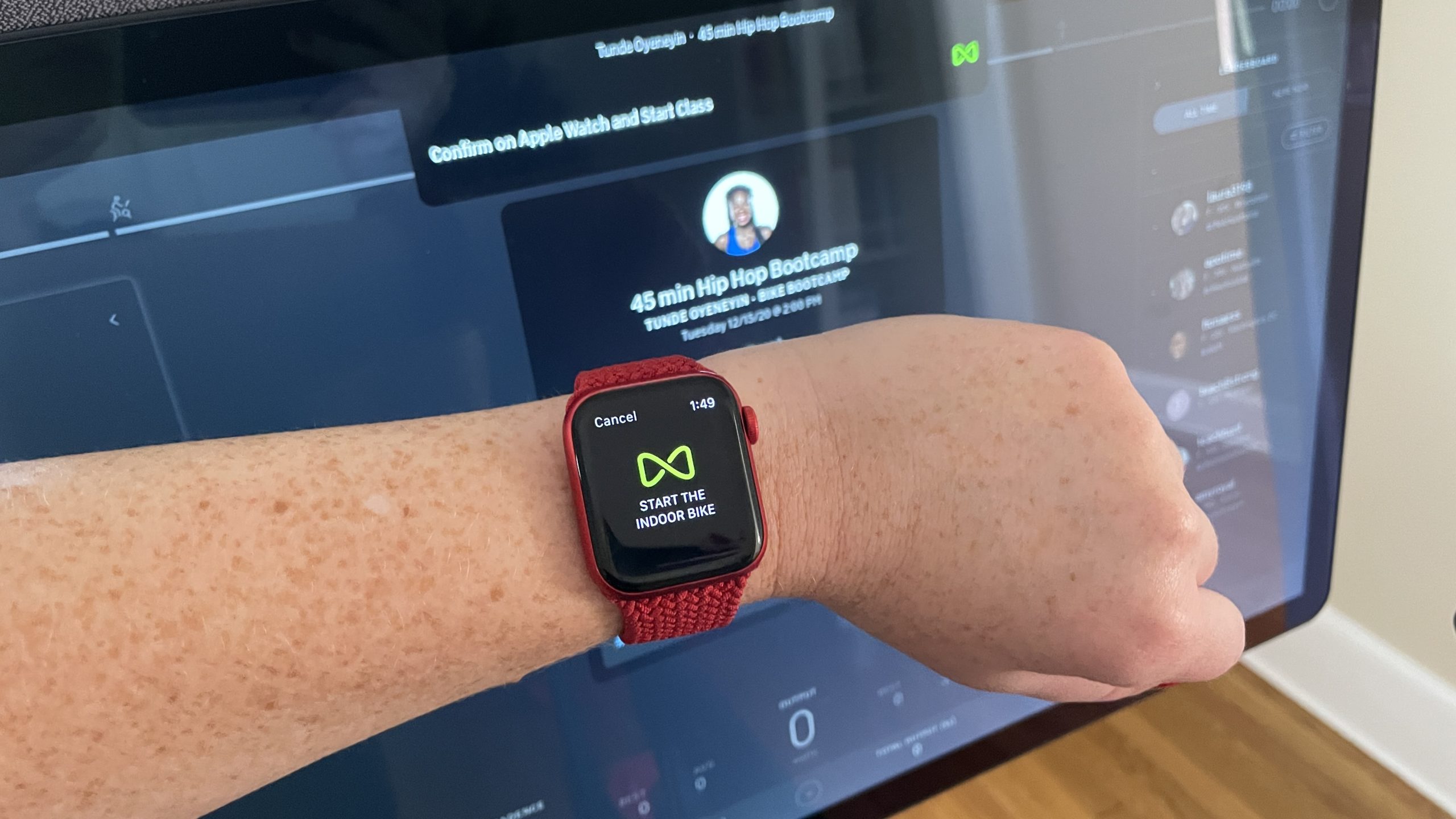 Connecting my watch to the Bike+ takes just a split second. (Photo: Caitlin McGarry/Gizmodo)