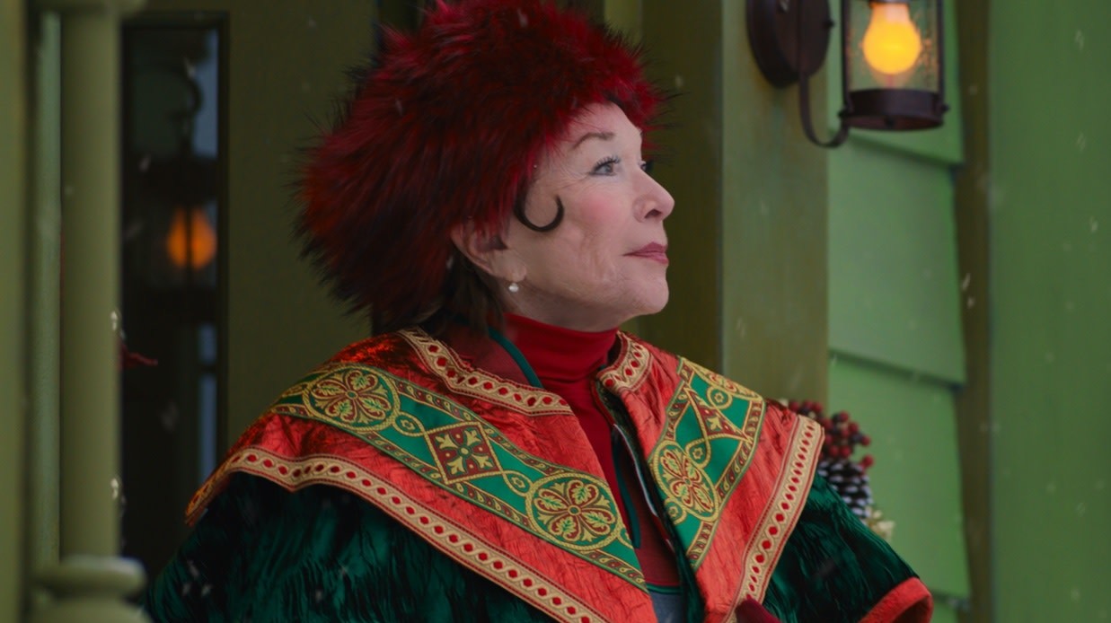 Shirley MacLaine as Elf Polly in Noelle. (Image: Disney)