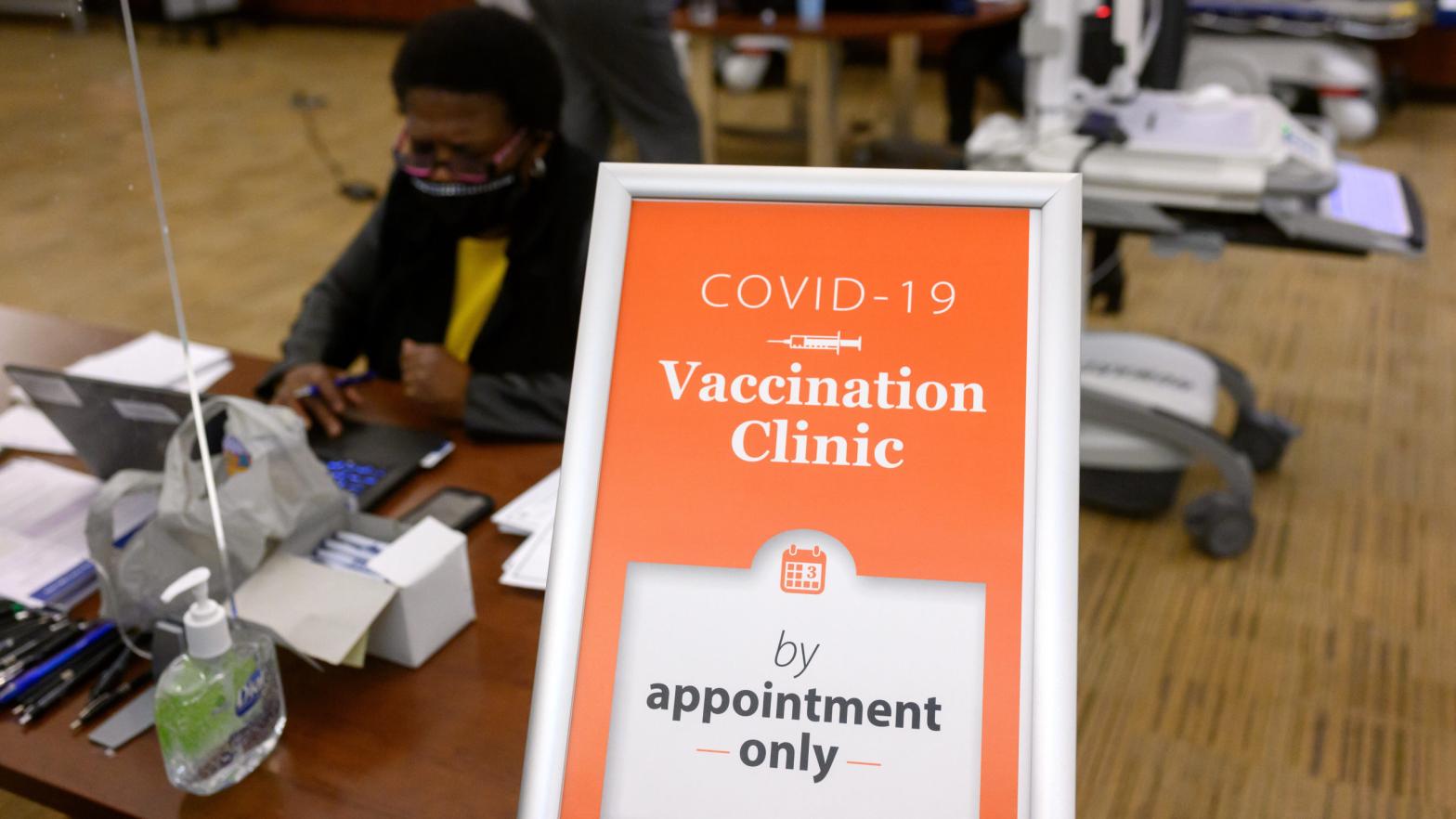 A sign announcing the beginning of immunizations against covid-19 at the Pittsburgh VA Medical Centre on December 17, 2020 in Pittsburgh, Pennsylvania. (Photo: Jeff Swensen, Getty Images)