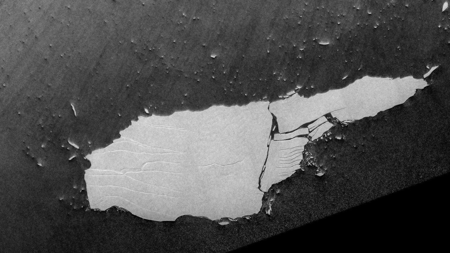 Iceberg A68a, along with new fragments, as spotted by the Sentinel-1 satellite on December 22nd, 2020 21:33 UTC. (Image: Copernicus Sentinel/Sentinel Hub/Pierre Markuse)