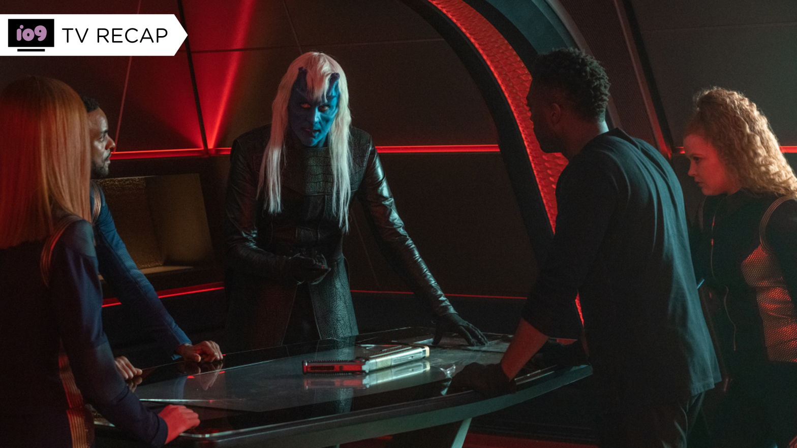 Discovery's bridge crew stands ready to defend themselves from the enemy within. (Image: CBS)