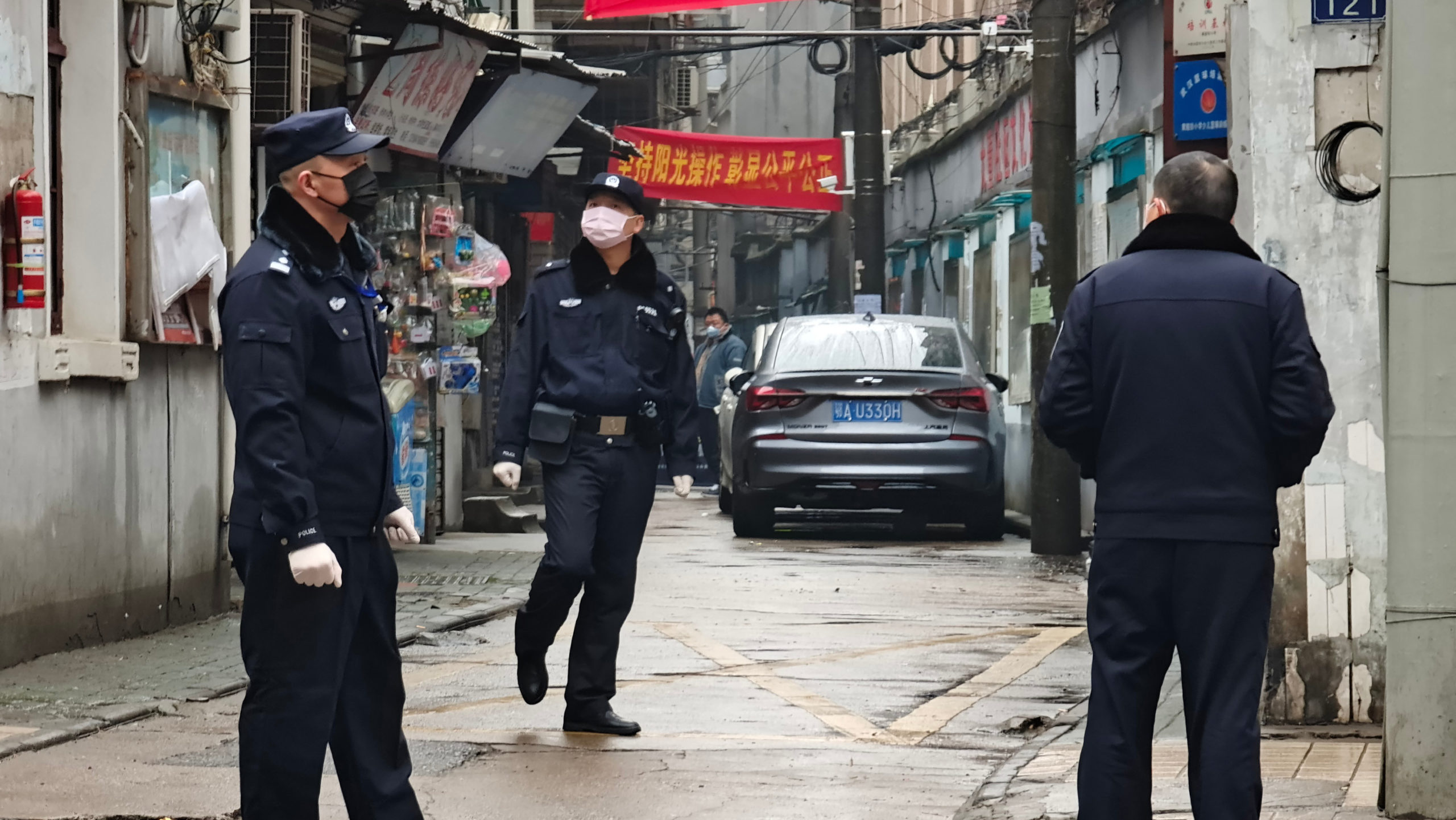 Police patrol a neighbourhood on January 22, 2020 in Wuhan, China. (Photo: Getty Images)