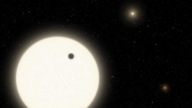 Rare Planet With Three Suns Has a Super Weird Orbit