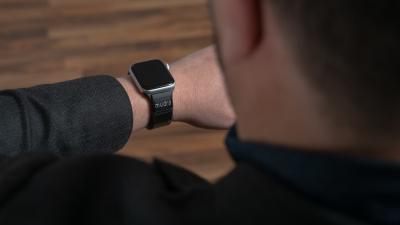 This Nifty Strap Lets You Control the Apple Watch With Gestures