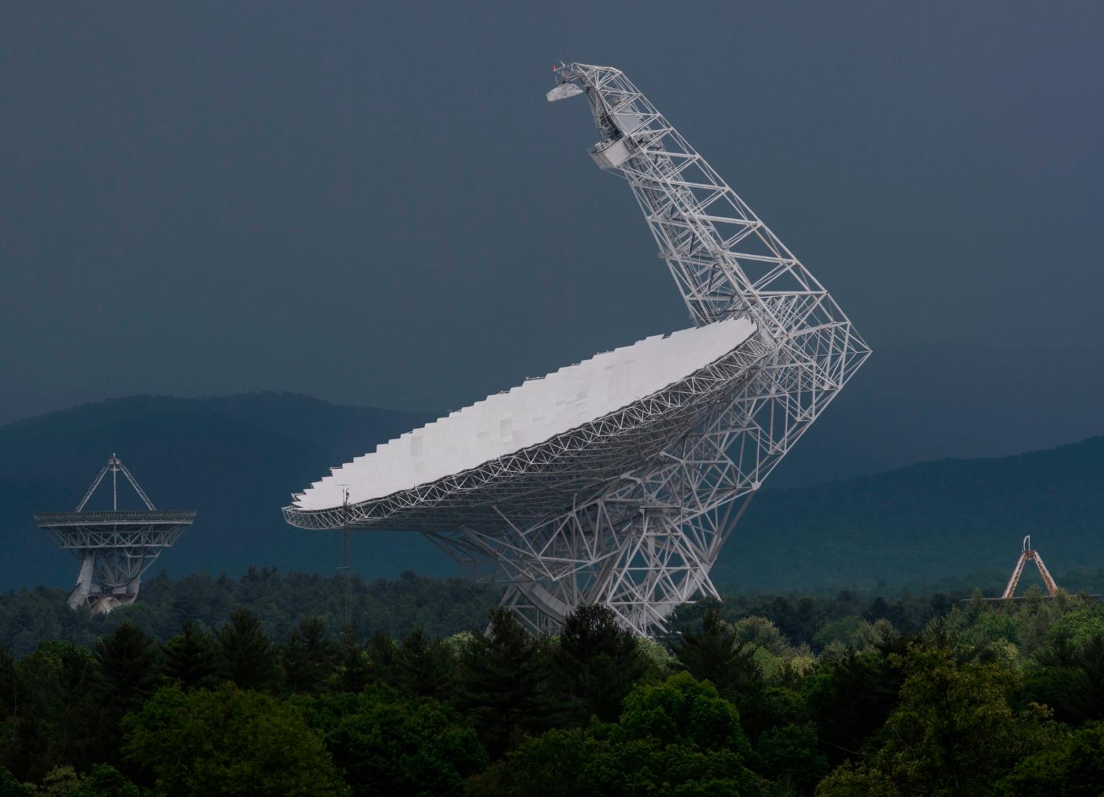 The Green Bank Telescope in West Virginia is aiding in the search for the gravitational wave background. (Photo: ANDREW CABALLERO-REYNOLDS/AFP via Getty Images, Getty Images)