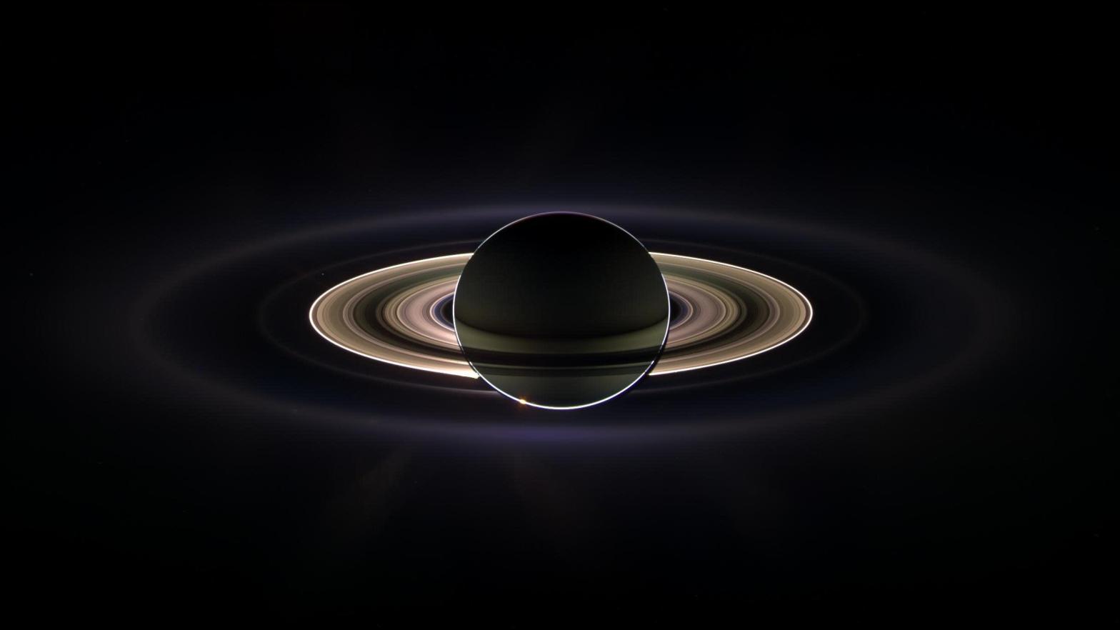 Saturn in 2006, backlit by the Sun. (Image: NASA/JPL/Space Science Institute, Fair Use)
