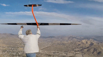 The World’s Fastest RC Plane Hit 882 KM/H Without a Motor