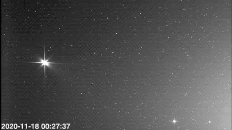Video created from a series of still images taken by Solar Orbiter. The brightest objects, from left to right, are Venus, Earth, and Mars. (Gif: ESA/NASA/NRL/Solar Orbiter/SolOHI/Gizmodo)
