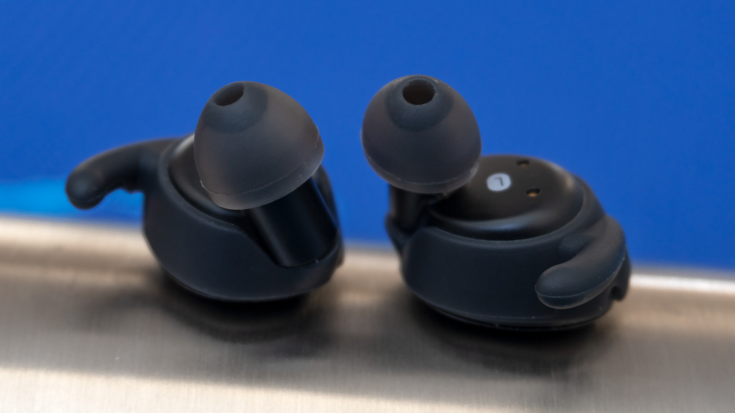 The Klipsch T5 II True Wireless Sport earbuds also includes three sets of ear wings in different sizes which are crucial for keeping buds in while physically active, but unfortunately the swappable wings tend to easily fall off the buds. (Photo: Andrew Liszewski/Gizmodo)