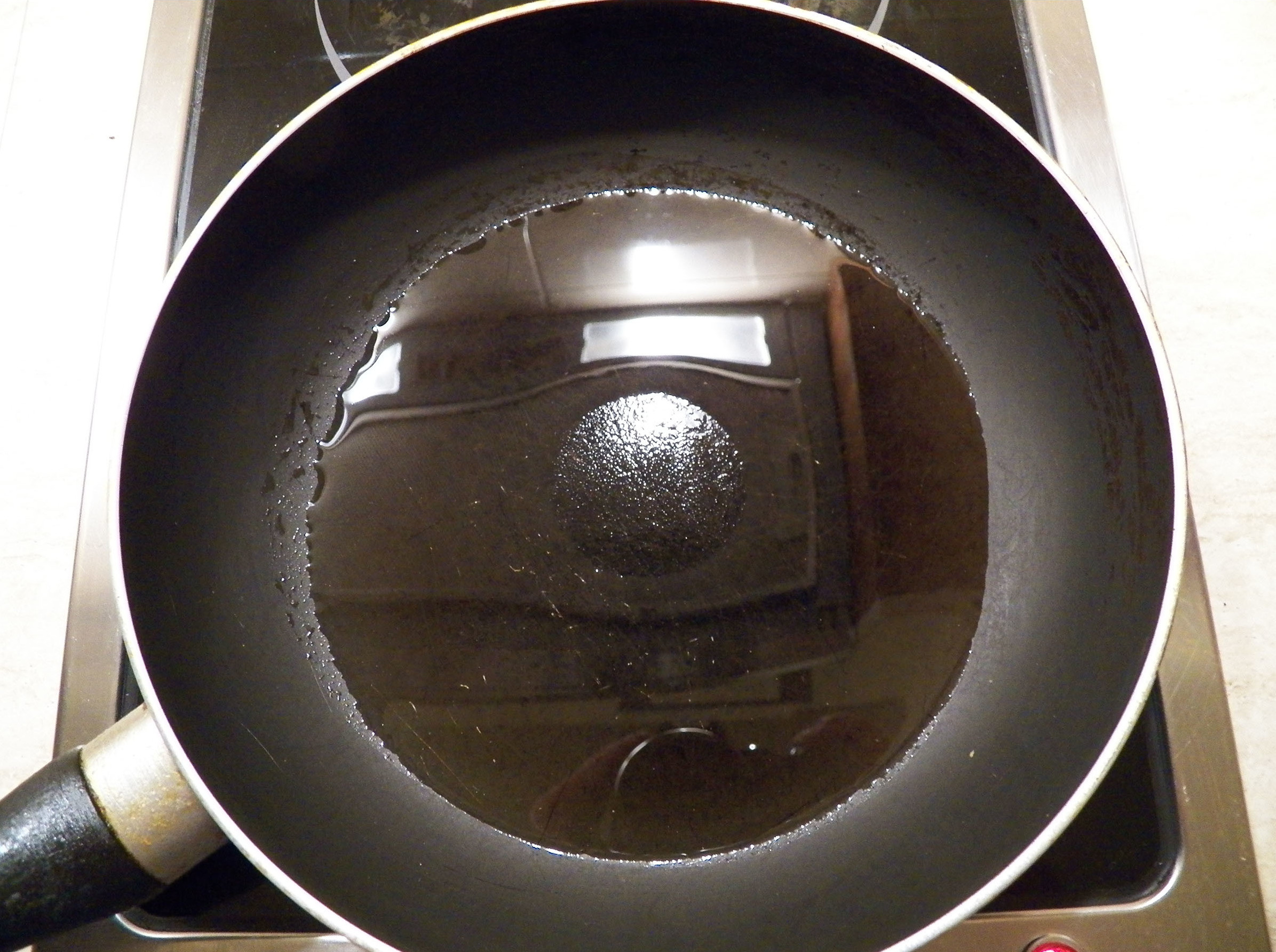 A Teflon pan showing the effect in action.  (Image: Alex Fedorchenko)