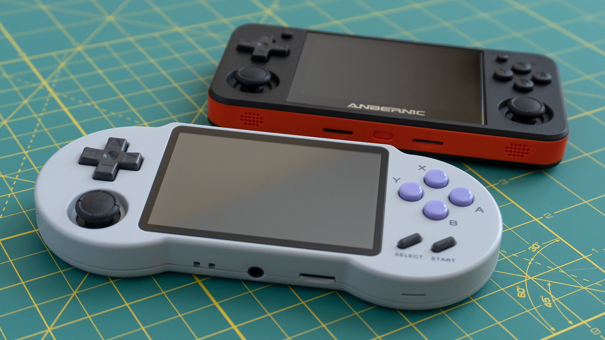 The Anbernic Retro Game 350P is still our top choice for overall best handheld emulator, but for ease of use and playability the PocketGo S30 is well priced at just $US60 ($79). (Photo: Andrew Liszewski/Gizmodo)