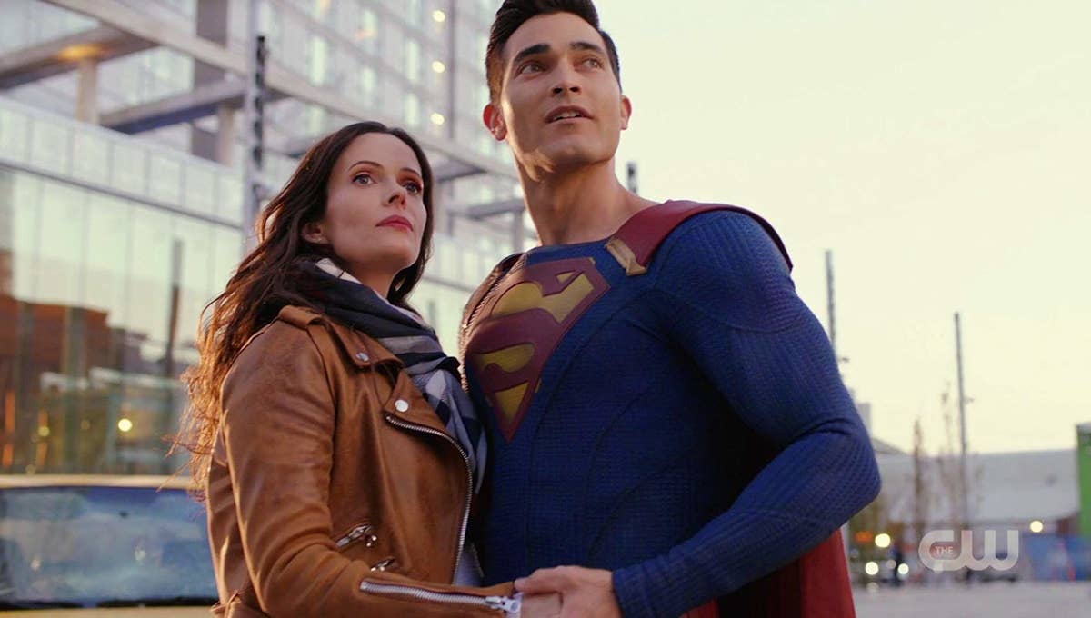 Lois (Bitsie Tulloch) and Superman (Tyler Hoechin) look to the future. (Image: The CW)