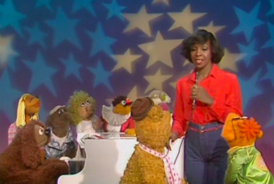 Gladys Knight showing the Muppets how it's done. (Screenshot: ABC)