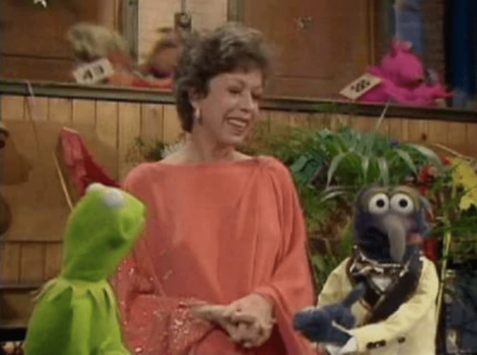Carol Burnett with Kermit and Gonzo. (Screenshot: ABC)