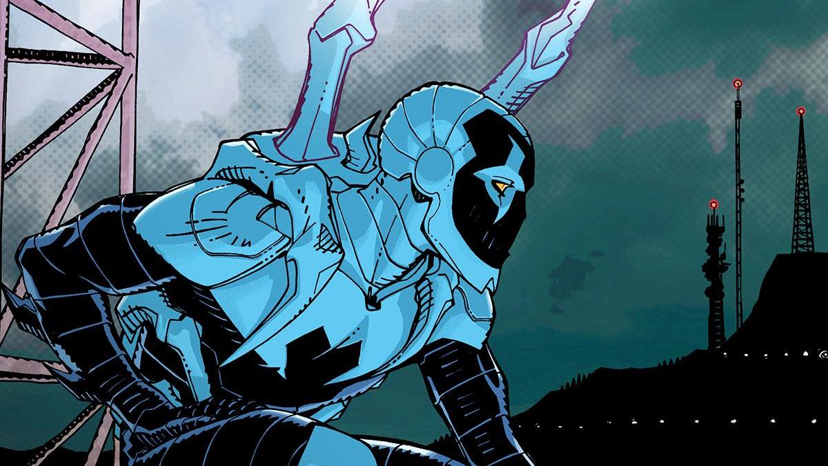 Jamie stands ready to strike in Blue Beetle #5. (Image: Cully Hamner/DC Comics)