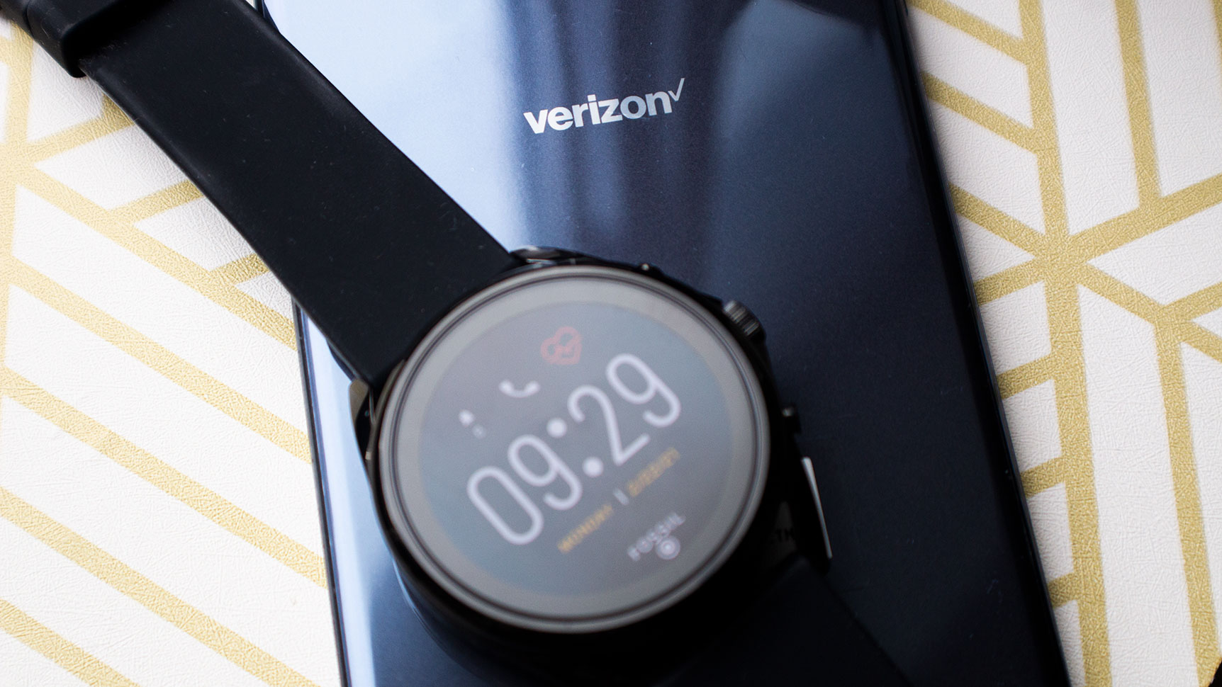 The only carrier you can use right now is Verizon.  (Photo: Victoria Song/Gizmodo)