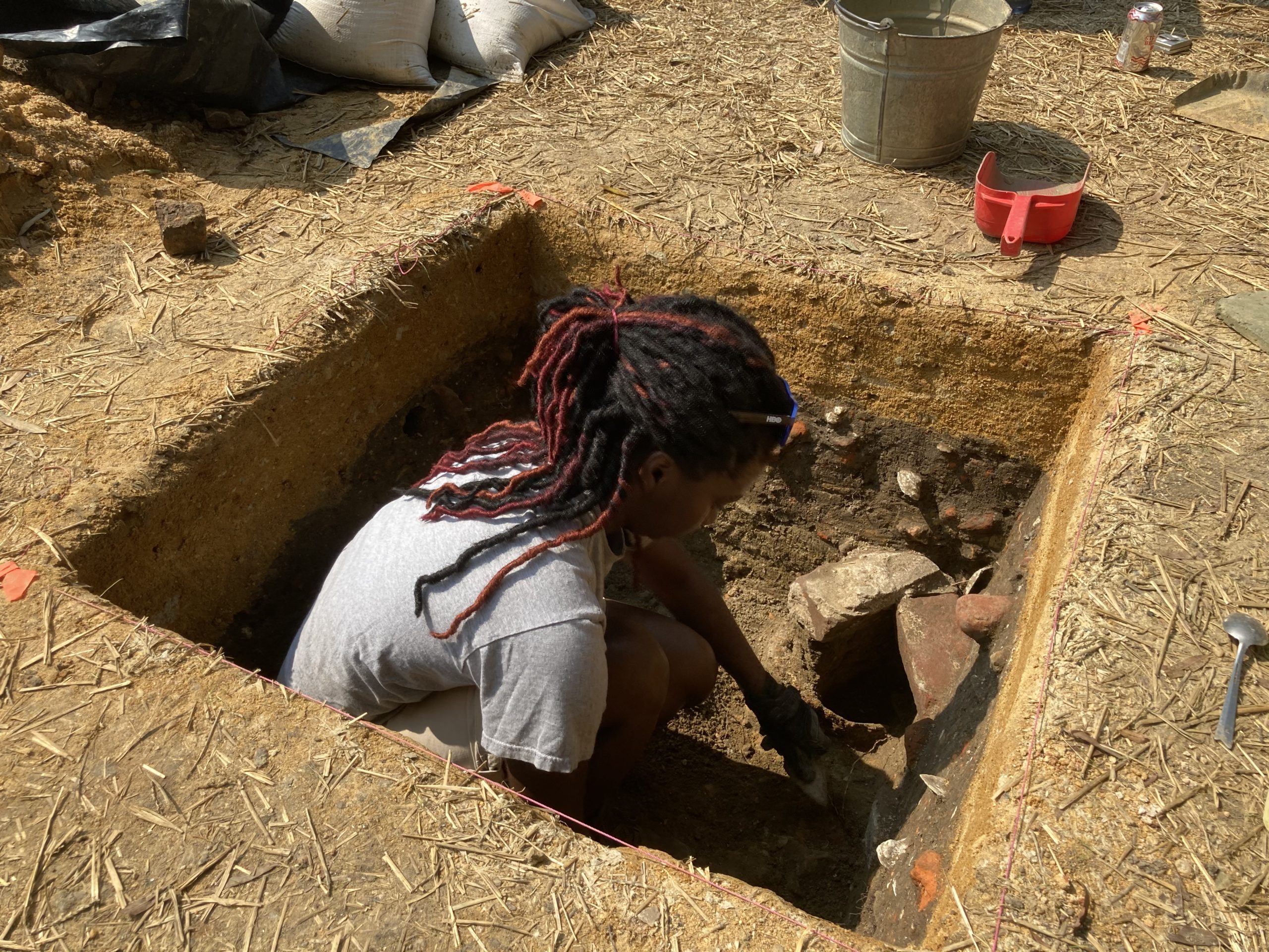 DéShondra Dandridge excavated a smaller trench during the project's first phase. (Image: Colonial Williamsburg)