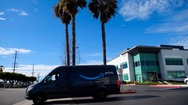 Hundreds of Amazon Drivers Agree That They Deserve a Union in an Informal Driver-Led Survey