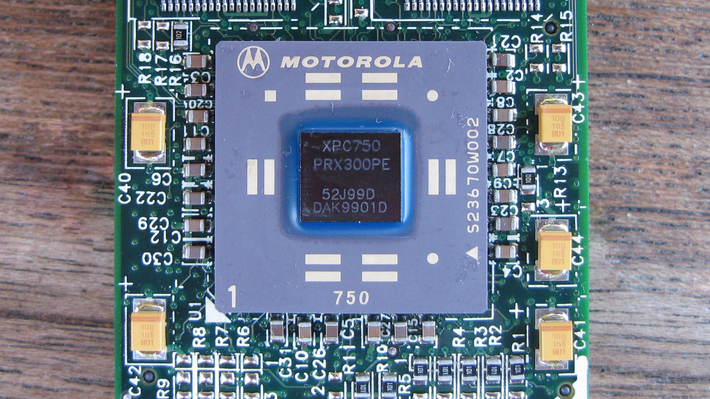 Motorola PowerPC 750 processor with off-die L2 cache on the CPU module from a Power Mac G3. (Photo: Henrik Wannheden, Other)