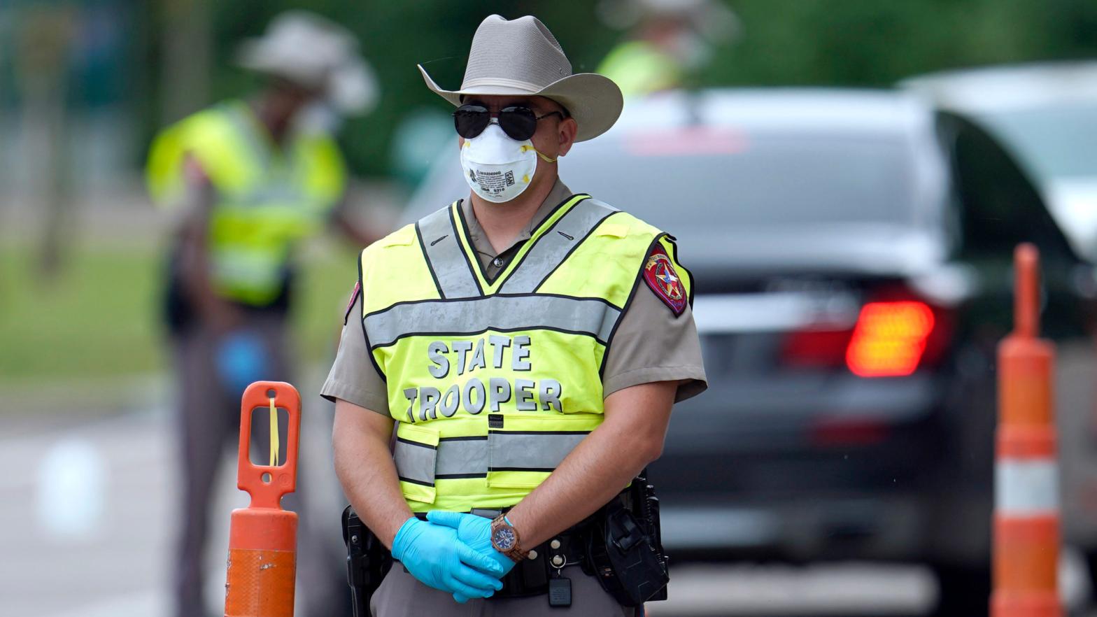 A Texas DPS State Trooper at a coronavirus checkpoint near the border with Louisiana in Orange, Texas, in April 2020. (Photo: David J. Philip, AP)