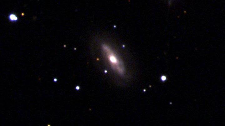 The host galaxy of a mobile supermassive black hole. (Image: Sloan Digital Sky Survey (SDSS))