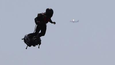 Apparently the Pentagon Is Thinking of Giving Jetpacks a Try