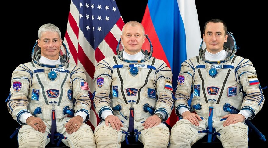 The MS-18 crew: Mark Vande Hei (left), Oleg Novitskiy (centre), and Pyotr Dubrov.  (Image: NASA)