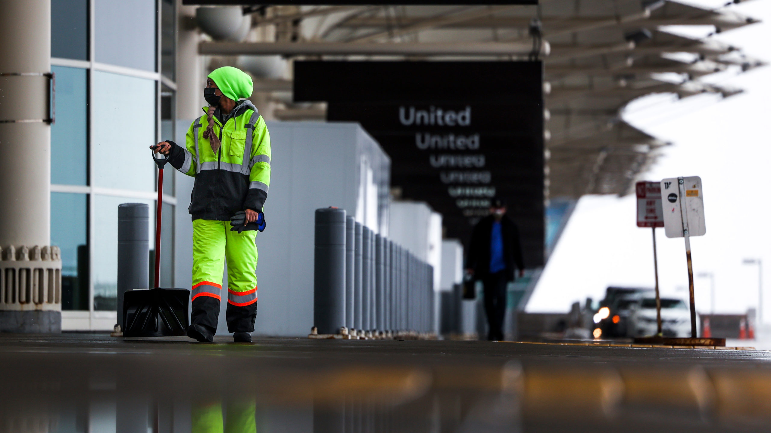  A Denver International Airport employee walks with a shovel in the passenger drop-off area on March 13, 2021 in Denver, Colorado.  (Photo: Michael Ciaglo, Getty Images)