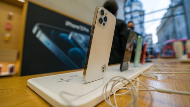Brazilian Regulators Fine Apple Nearly $3 Million Over Charger-Less iPhone 12