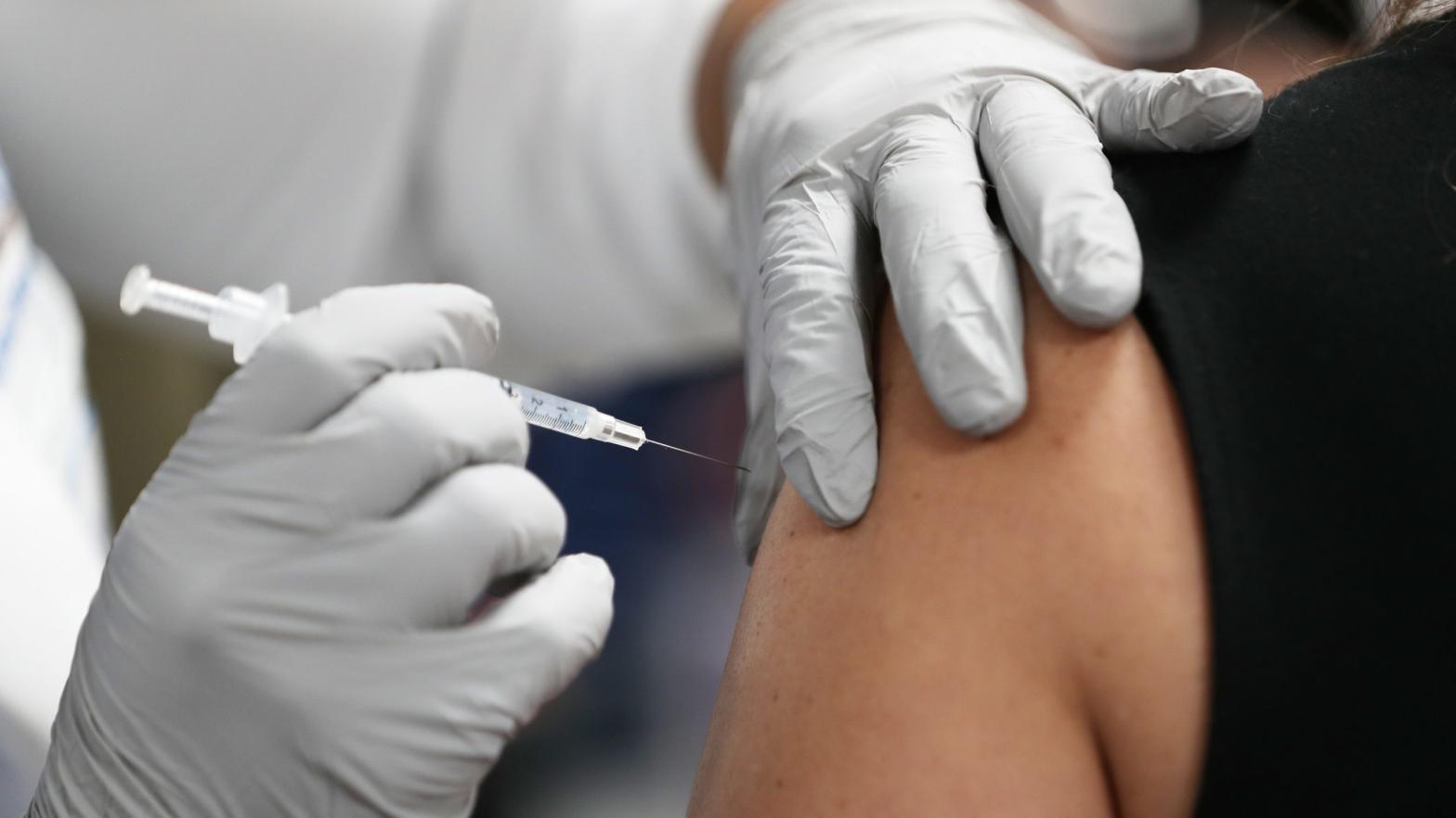 A health care worker receiving the Pfizer-BioNtech covid-19 vaccine at the Jackson Memorial Hospital on December 15, 2020, in Miami, Florida. (Photo: Joe Raedle, Getty Images)