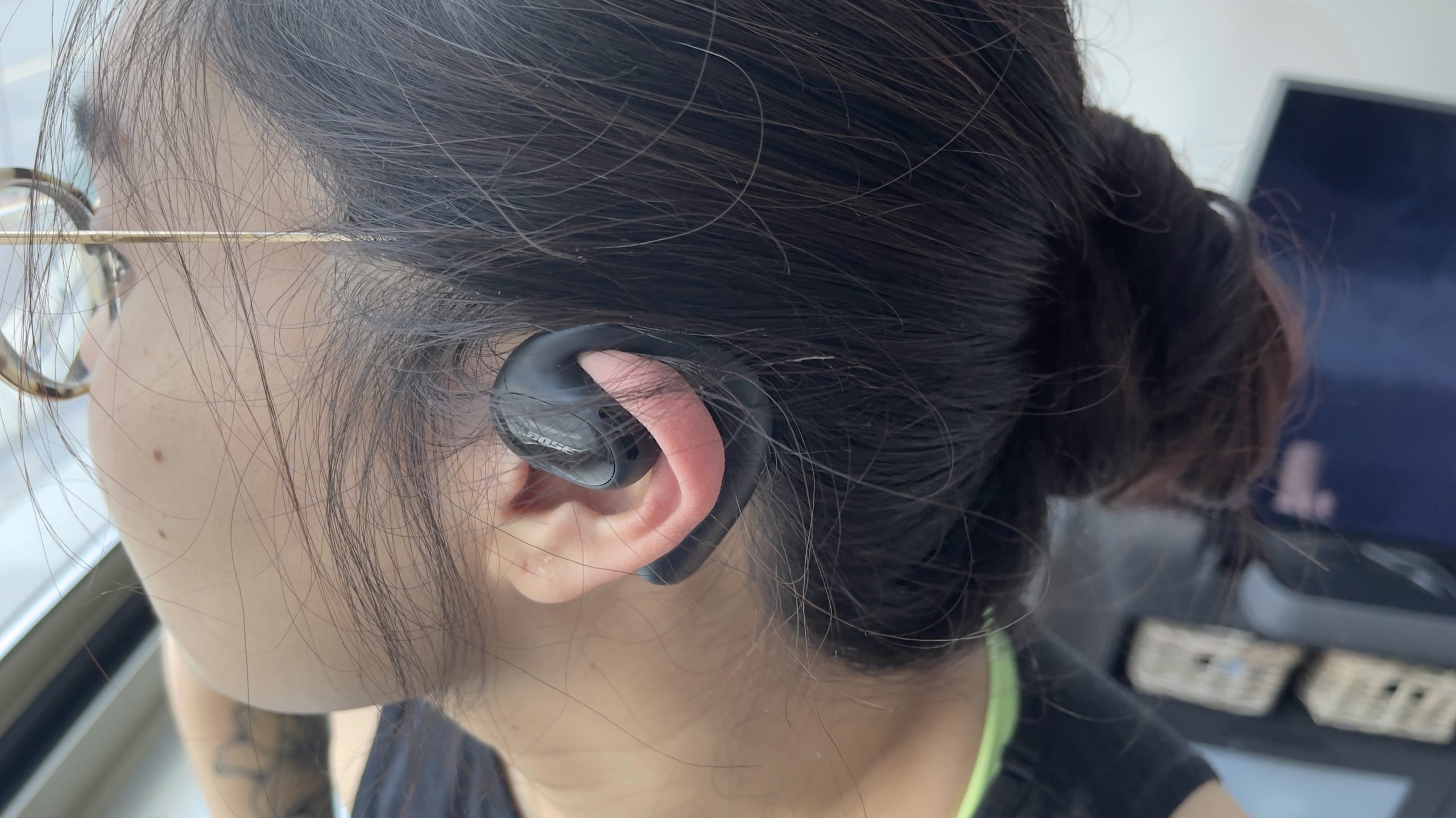 See how the back part bends the top of my ear down? It stays put, but it's crowded back there. (Photo: Victoria Song/Gizmodo)