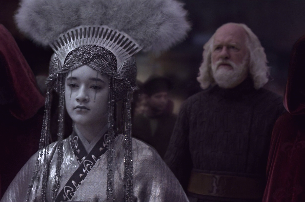 Keisha Castle-Hughes as Queen God-Those-Headpieces-Must-Be-Héavy. (Image: Disney)