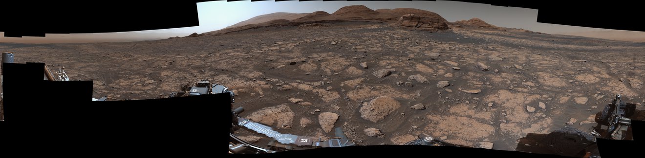 A panoramic view of Curiosity's surroundings, as seen on March 3, 2021. (Image: NASA/JPL-Caltech/MSSS)