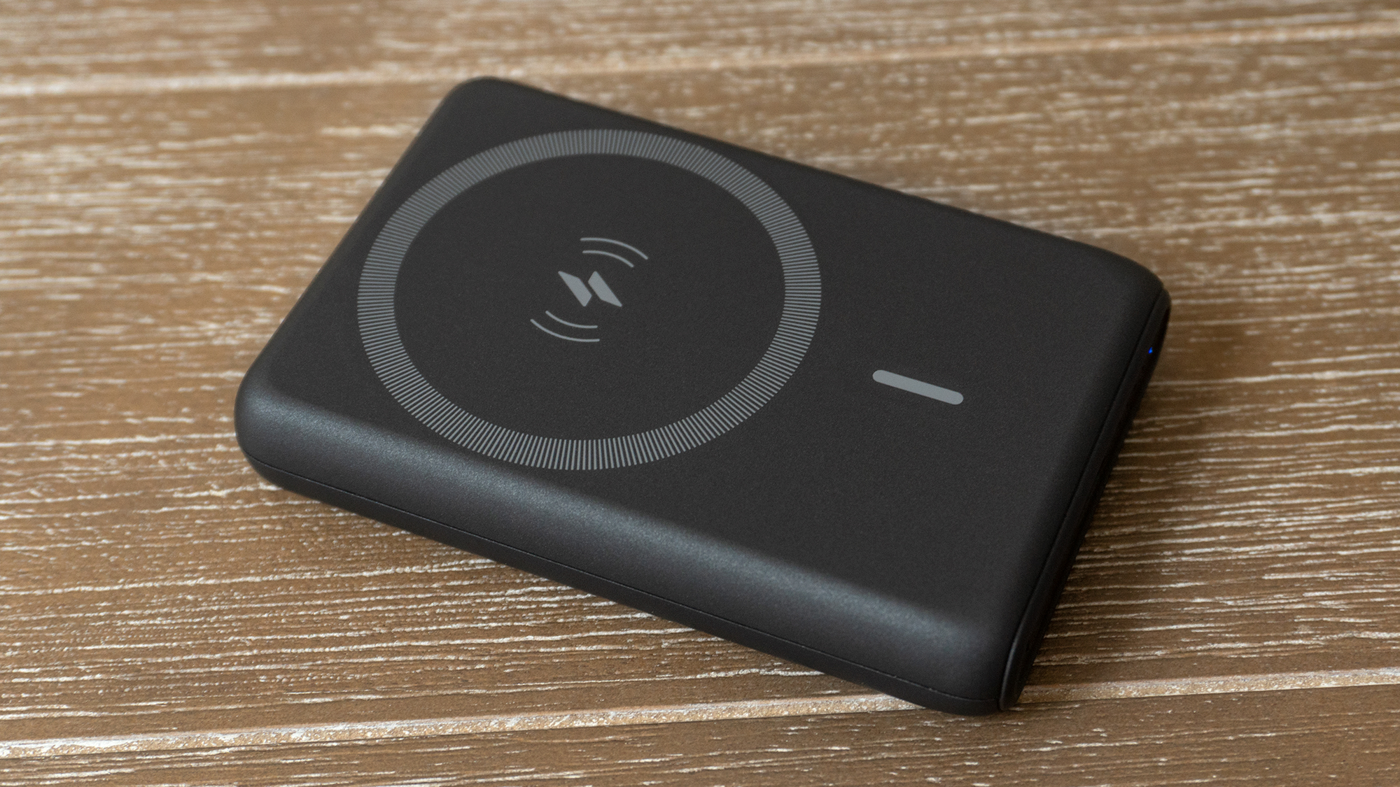 The PowerCore Magnetic 5K can be used to wirelessly charge other devices too, but with just 5W of power transfer it's by no means a fast charging solution. (Photo: Andrew Liszewski/Gizmodo)