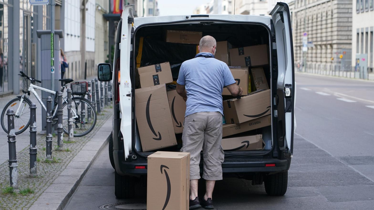 A courier unloads Amazon packages during a delivery on June 18, 2020 in Berlin, Germany. (Photo: Sean Gallup, Getty Images)
