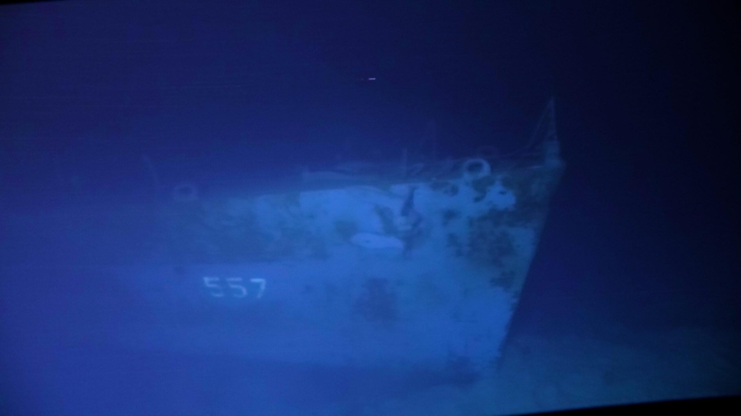 The hull with number 557, identifying the ship as the USS Johnston.  (Image: Caladan Oceanic)