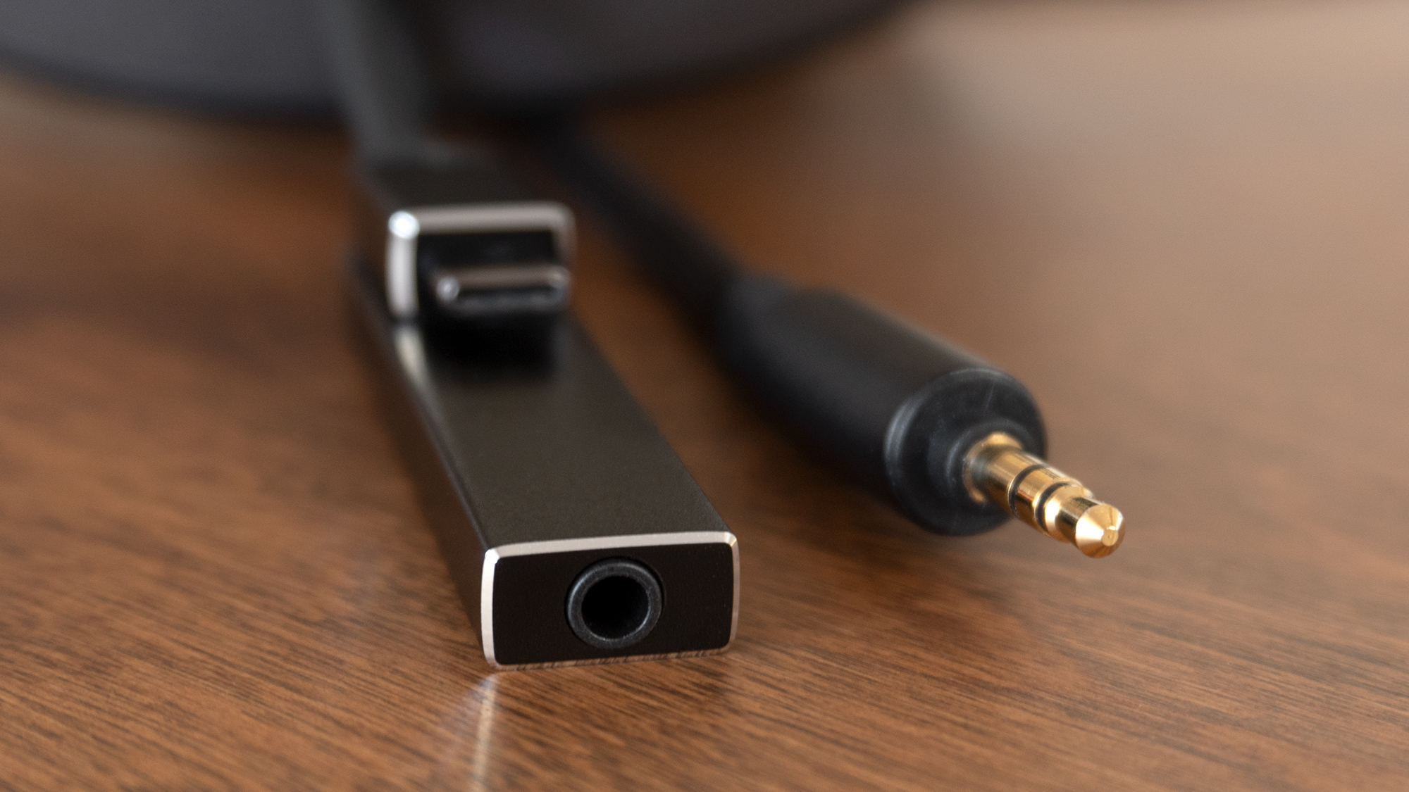 On one end of the THX Onyx is a USB-C connector, while the other features a standard 3.5mm headphone jack. (Photo: Andrew Liszewski/Gizmodo)