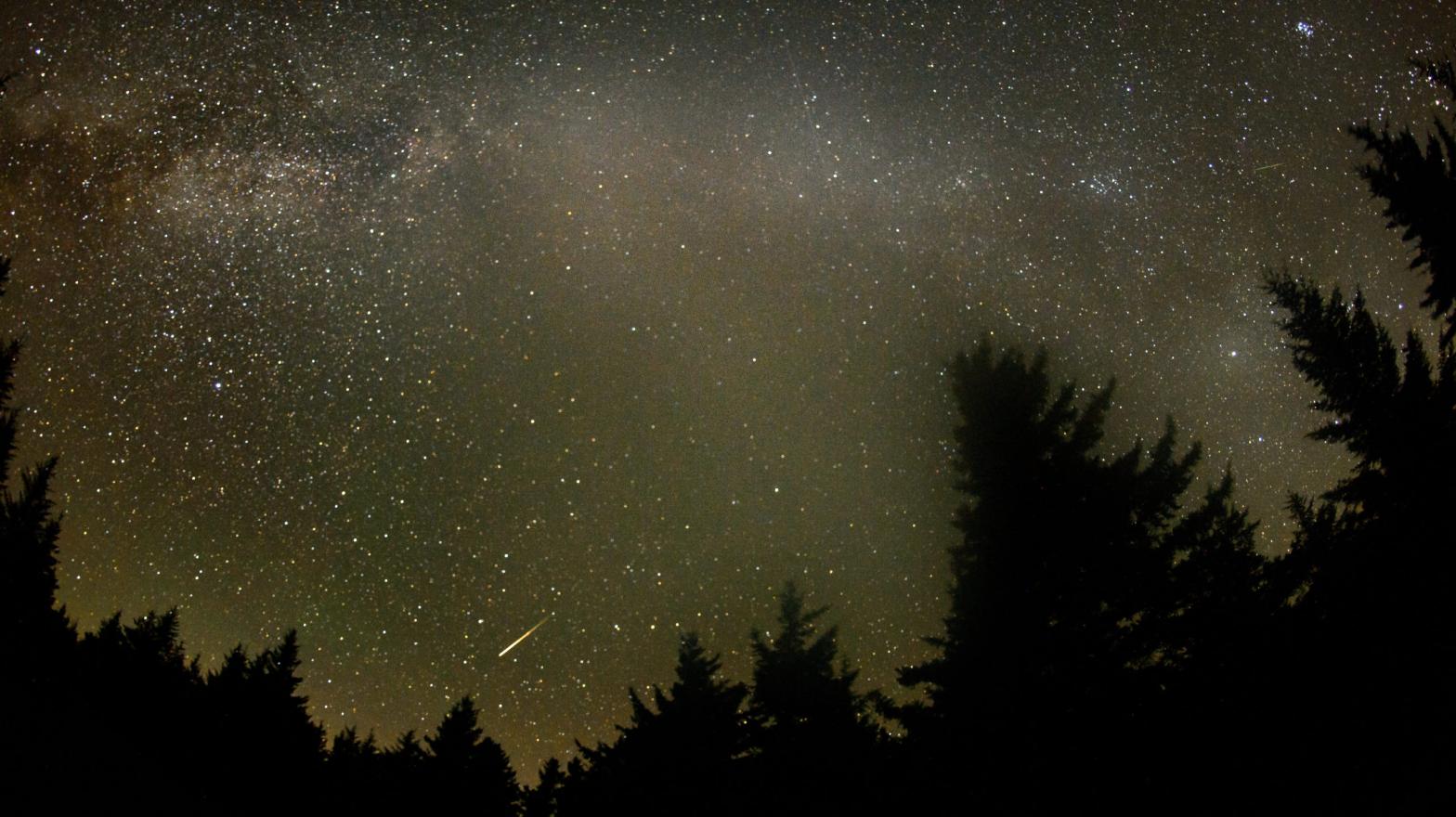 Imperceptibly small bits of dust from space fall to Earth in a perpetual microscopic meteor shower. (Image: NASA/Bill Ingalls)
