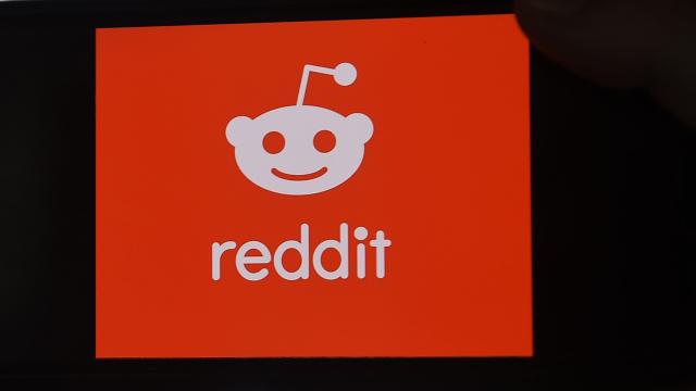 Reddit’s Reportedly Cooking Up Its Own Clubhouse-Like Voice Chat Feature
