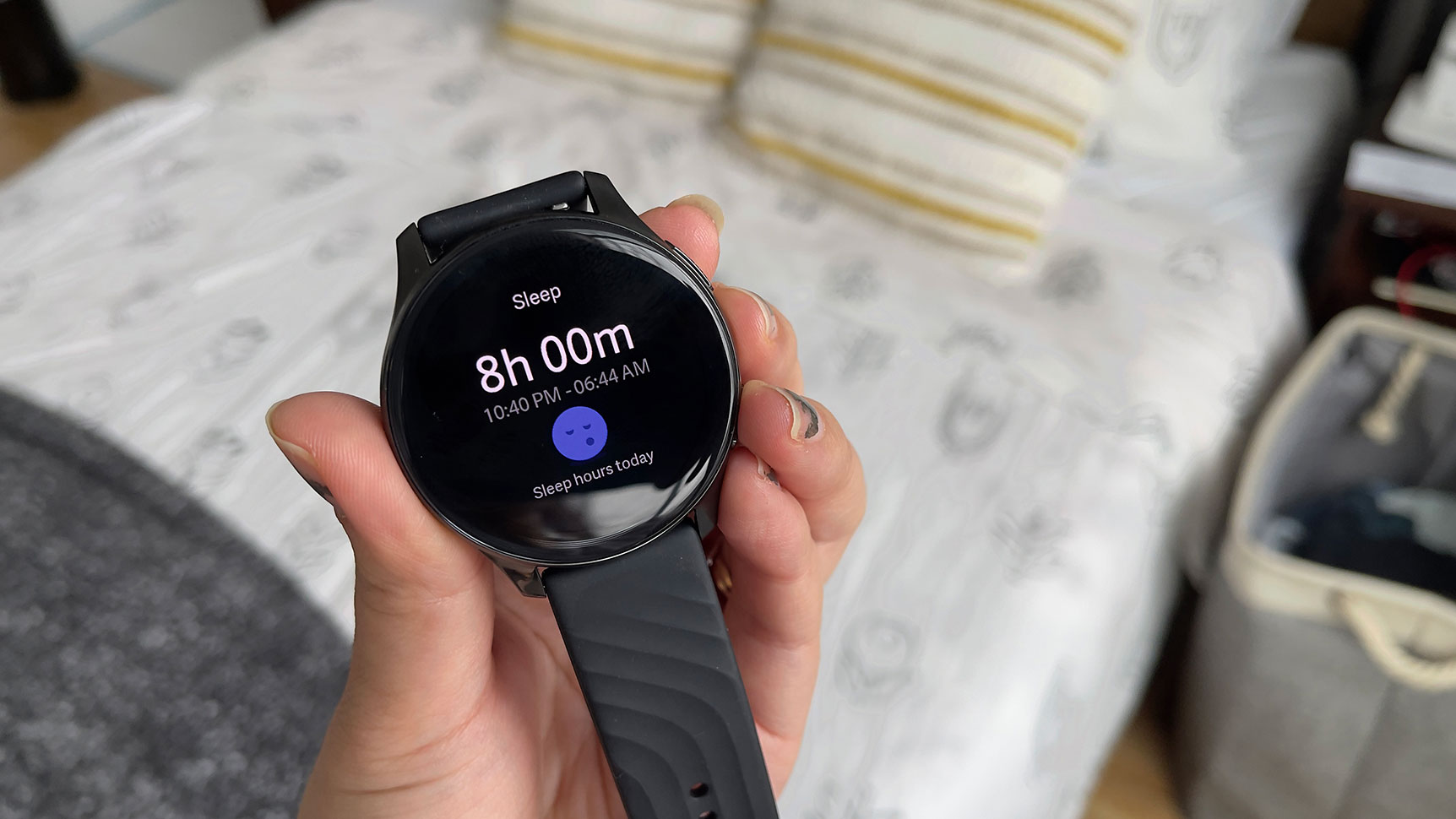  At launch, you can only track sleep on the wrist and you can't view historical data. (Photo: Victoria Song/Gizmodo)