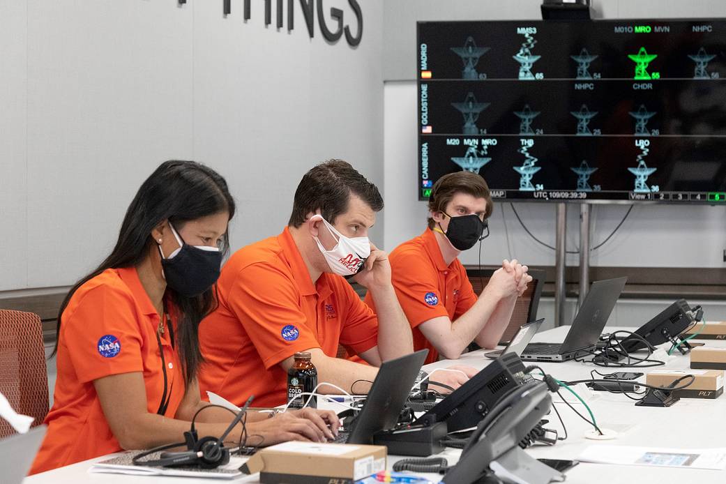 Aung (left) and other members of the Ingenuity team awaited data from Mars early this morning. (Image: NASA/JPL-Caltech, Fair Use)