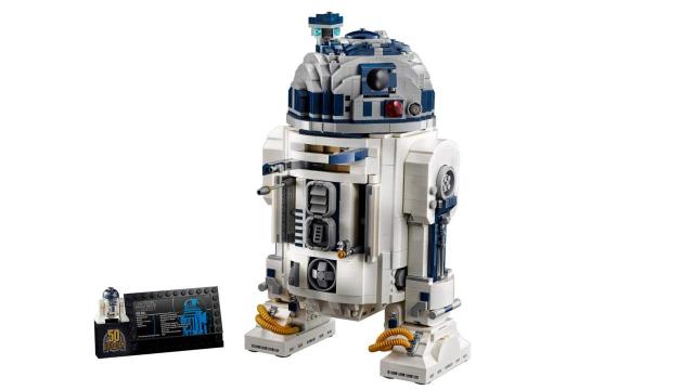 Lego’s Giant R2-D2 Is, of Course, the Droid You’ve Been Looking For